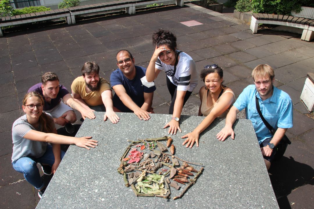 LandArt mit den Teilnehmenden der Schulung