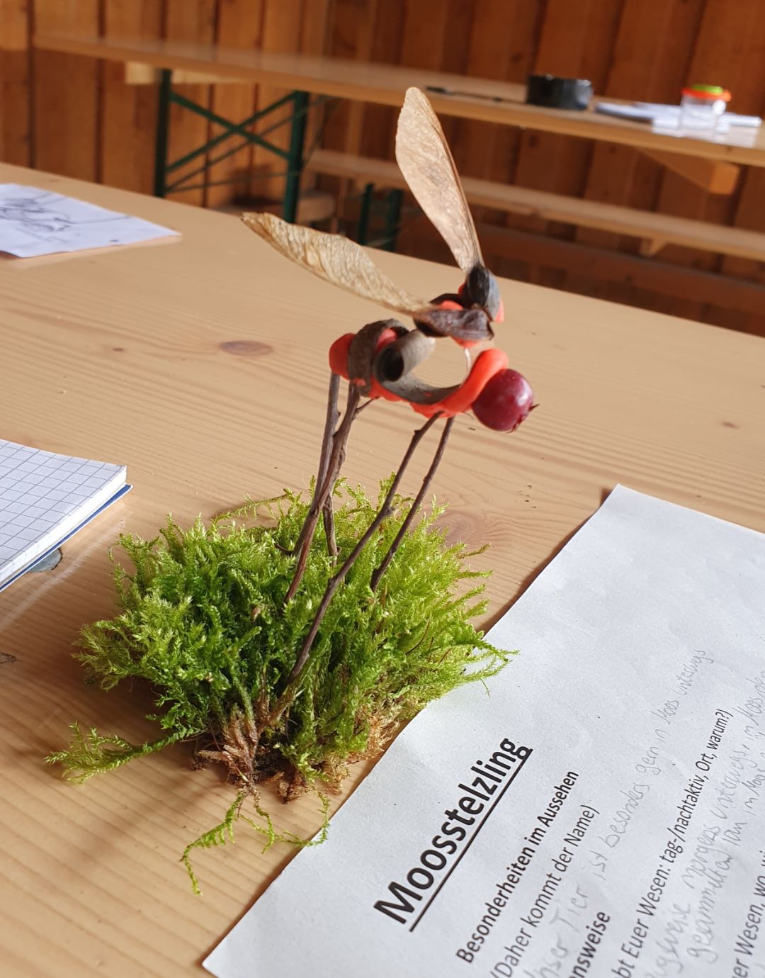 Fantasietier aus Naturmaterialien.